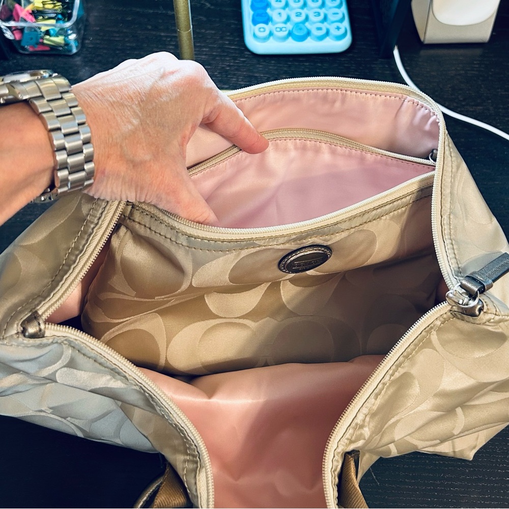 🌟Coach Signature Packable Travel Tote Bag!🌟 - Picture 5 of 8